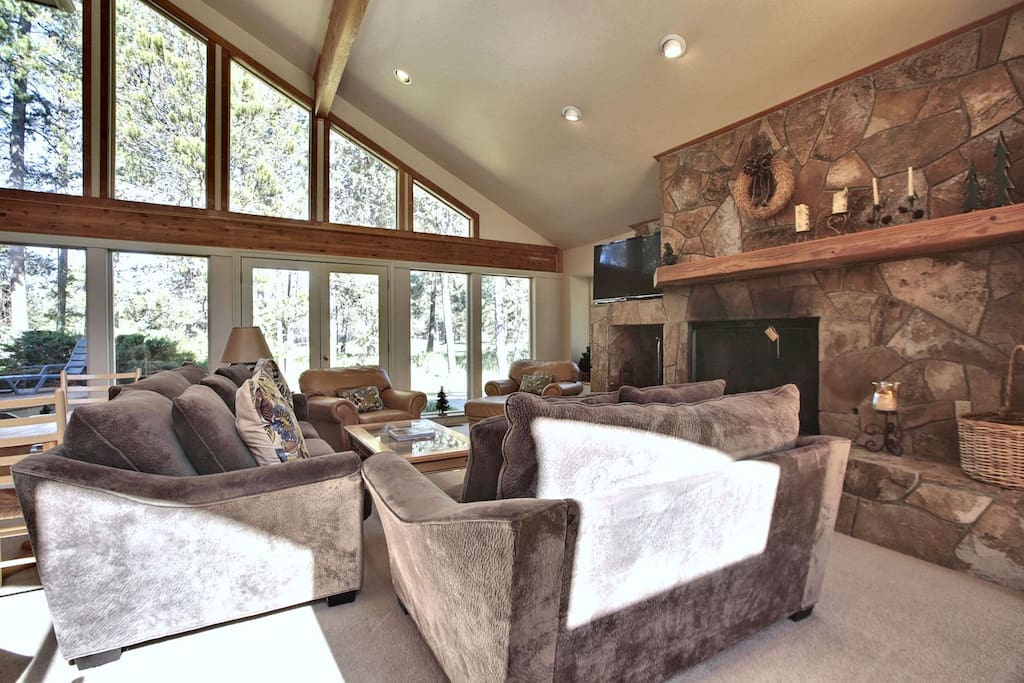 Bed,Bedroom,Furniture,Couch,Fireplace