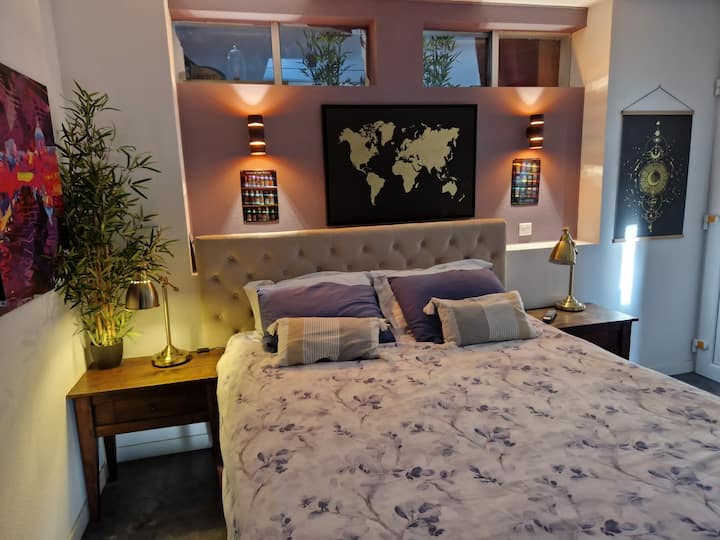 El estudio independiente,cama Queen size, cocina americana, aire acondicionado..
