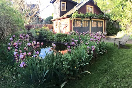 Serene Cottage beside pond