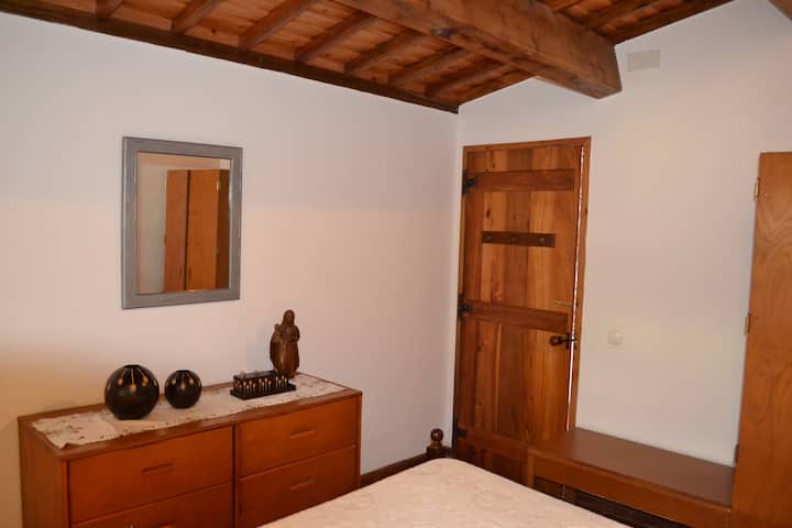 Dormitorio con vestidor.