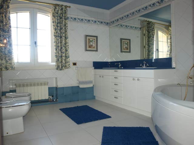 LASAILEKUCASA PARTICUlAR- habitaciones. gallery image 4