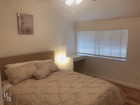Newly Remodeled Home Near Downtown - Room B