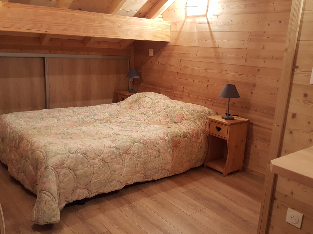  მე-2 საძინებლის  სართული სამხრეთით, აივნით 1 ორადგილიანი საწოლით