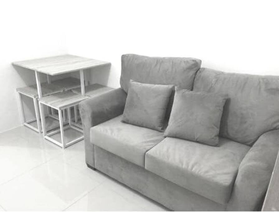 Simple but relaxing leaving room, with Dinimg table(good for 3 or 4 person)