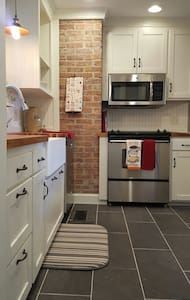 Charming Vintage Bungalow. Business Ready!