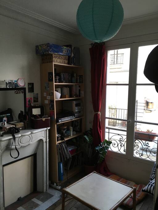 La chambre donnant sur la cour intérieure.