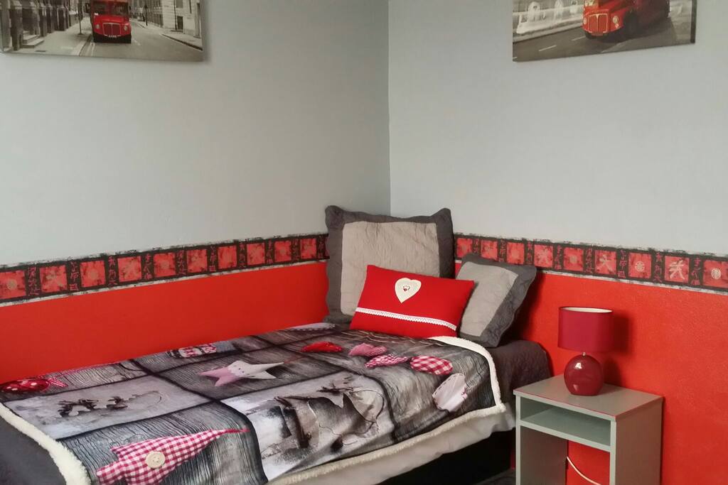 chambre 2 pour 1 adulte et 1 bébé