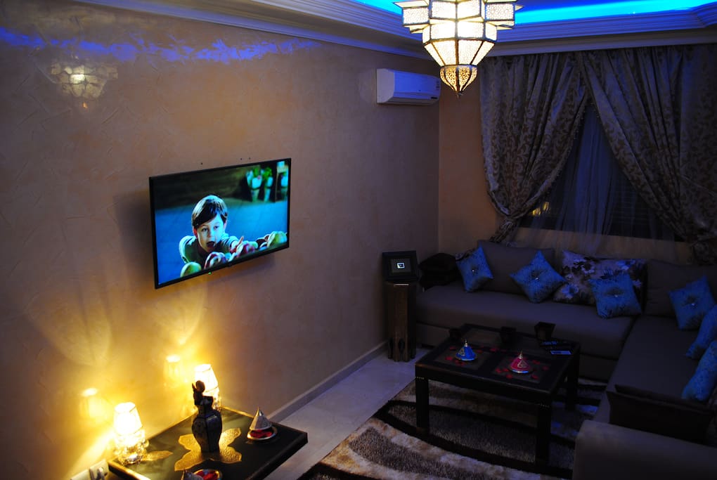 Klimatisiert Wohnzimmer: LG Smart TV ( Filme und Serien online anschauen, YouTube ...), Satellitenempfang