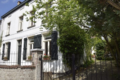 Two-room equipped studio in Genval