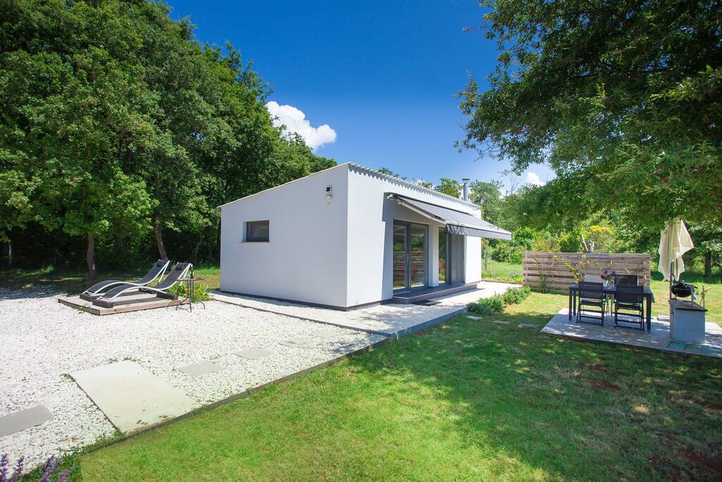 Modernly decorated cottage house Loborika.