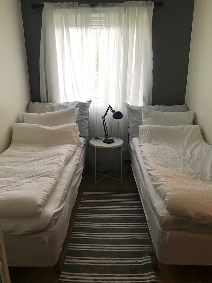 可提供两张单人床 