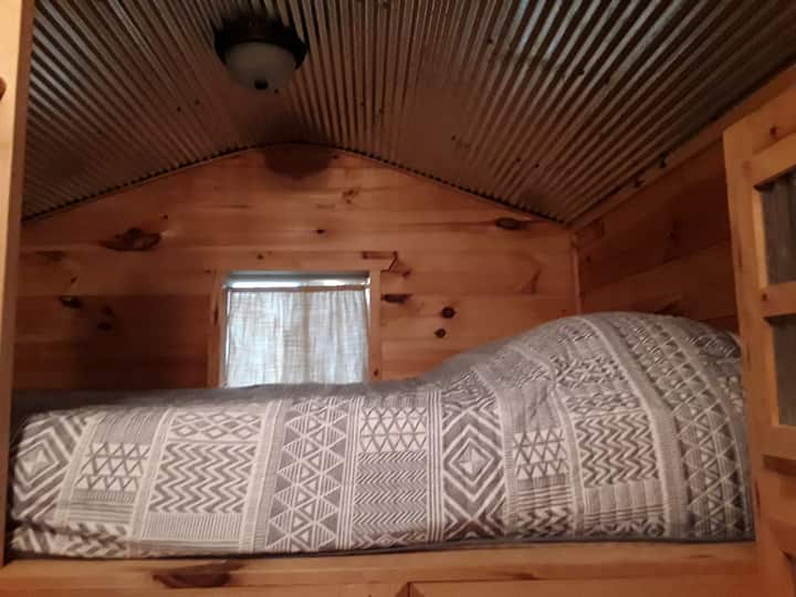 2 Loft con camas de espuma viscoelástica de 8 pulgadas. Tira de las sábanas si se utilizan las camas, ponlas en la cesta.