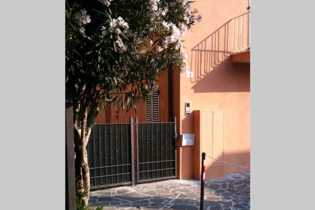 Ingresso principale della palazzina