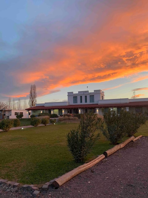 Rural Villa | Views + Wine | Breakfast and Housekeeping