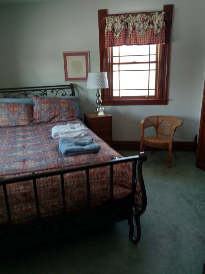 Knox Room- Upstairs, queen bed, shared bathroom which is  just a step from the room.