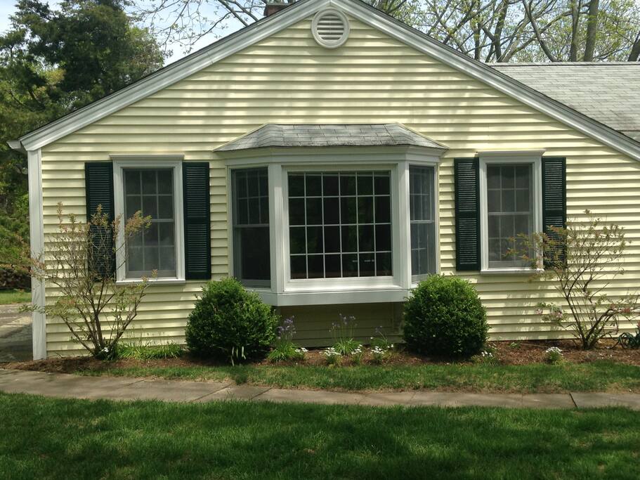 Lovely One Bedroom Apartment in Mystic, CT - Apartments for Rent in