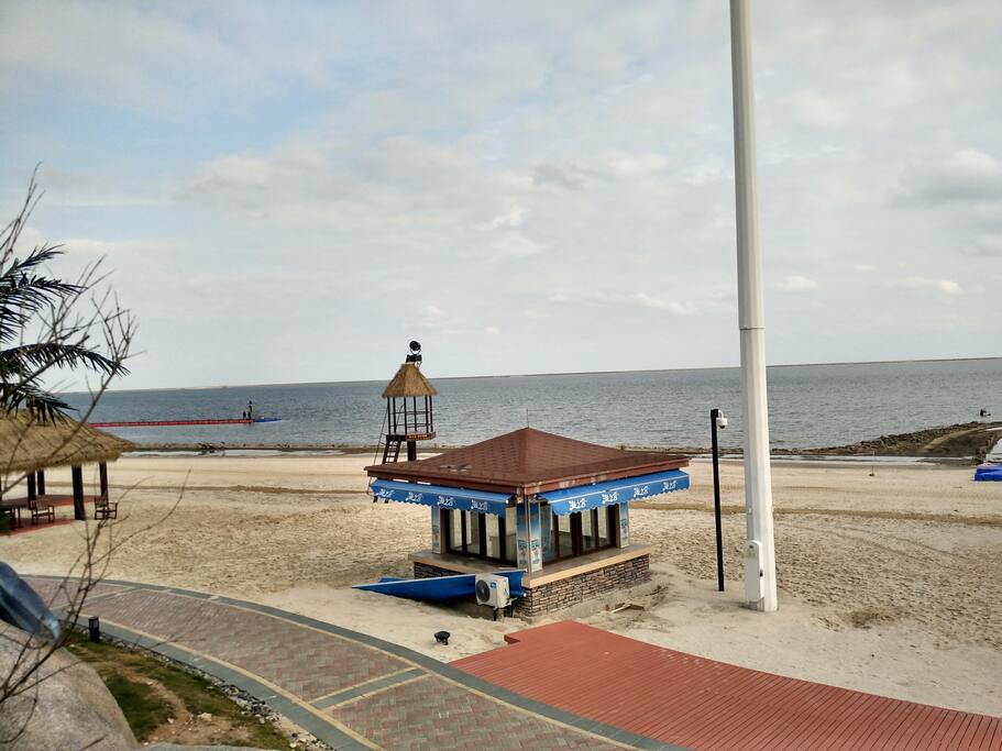 小区临海景色。