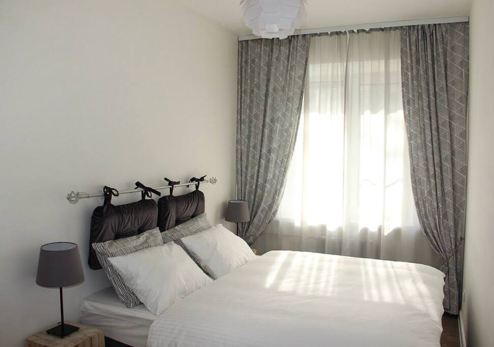 В отдельной спальне большая кровать160 х 200 см / in the separate bedroom is large bed 160 x 200 cm