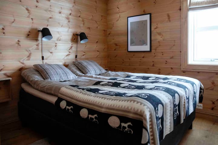 Chumba kikuu cha kulala chenye kitanda bora kutoka Wonderland, sentimita 150x200.