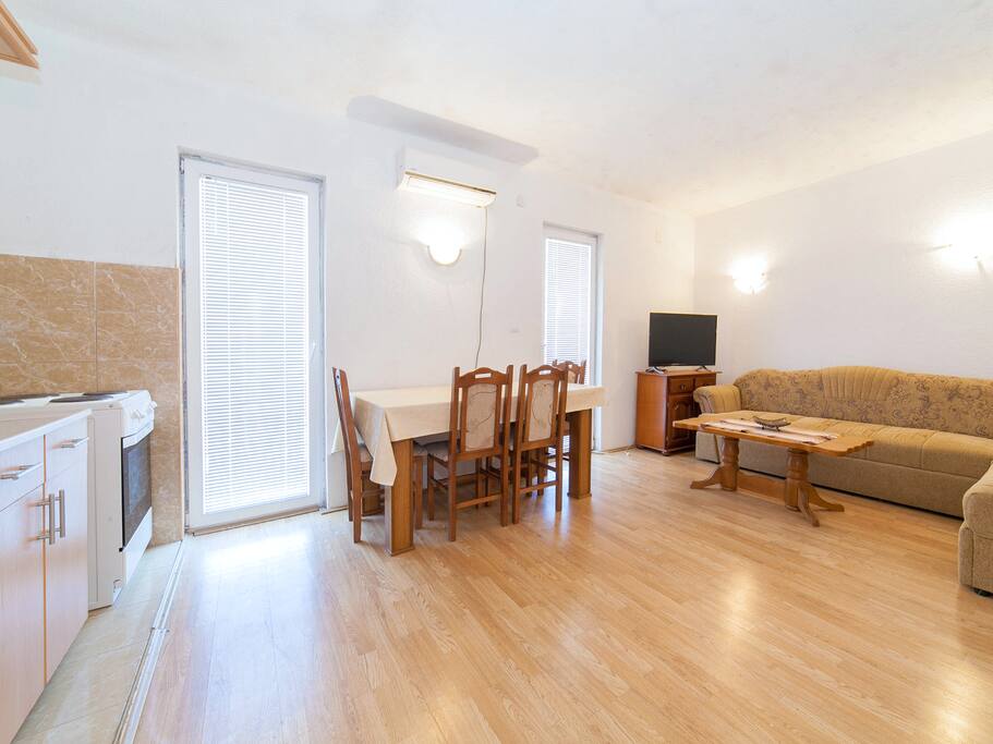 Living Room+Dining Area