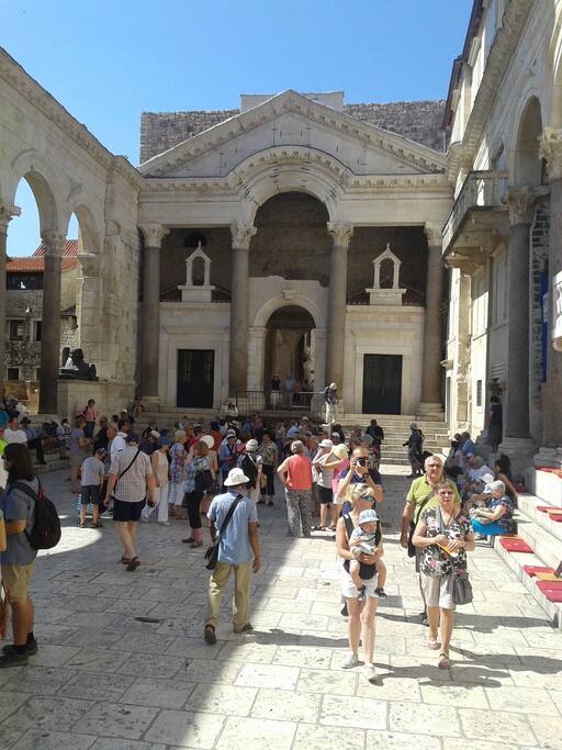 Dioklecian palace - Peristil