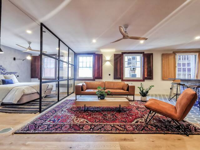 World Heritage Flat with River View gallery image 4