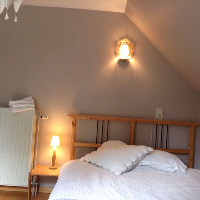 Double Bed (1,60 m) / Lit double (1,60 m)