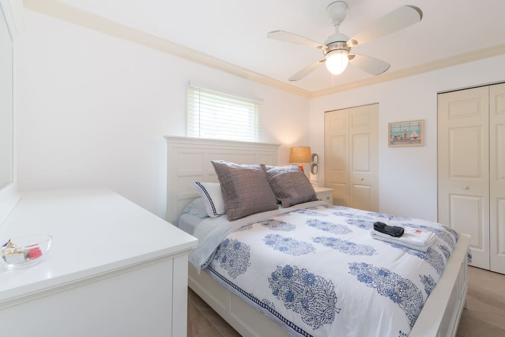 New NEST Bed mattress model Alexander Signature with NEST pillows, super comfy!