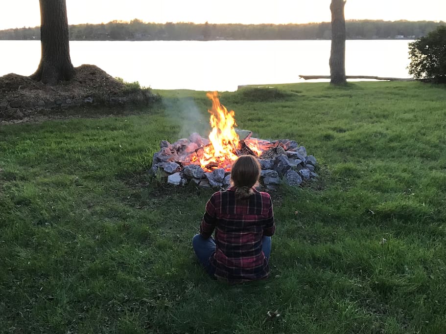 Great camp fires. Just need to call and register the fire permit when having a fire as long as there is no burn ban. Make sure to have water ready and never leave fire unattended.