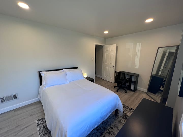 Quiet and Cozy | 2BR in Tysons | Parking + Metro