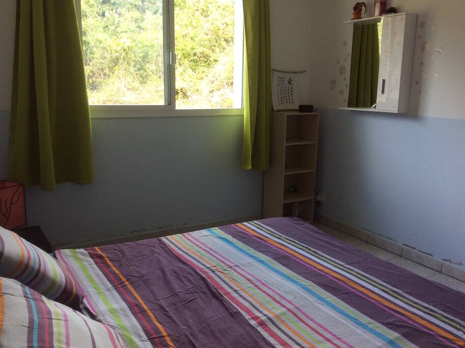 Chambre parentale avec clim et lit Queen size
