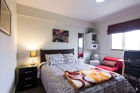Miraflores Private room, Bathroom and entry!