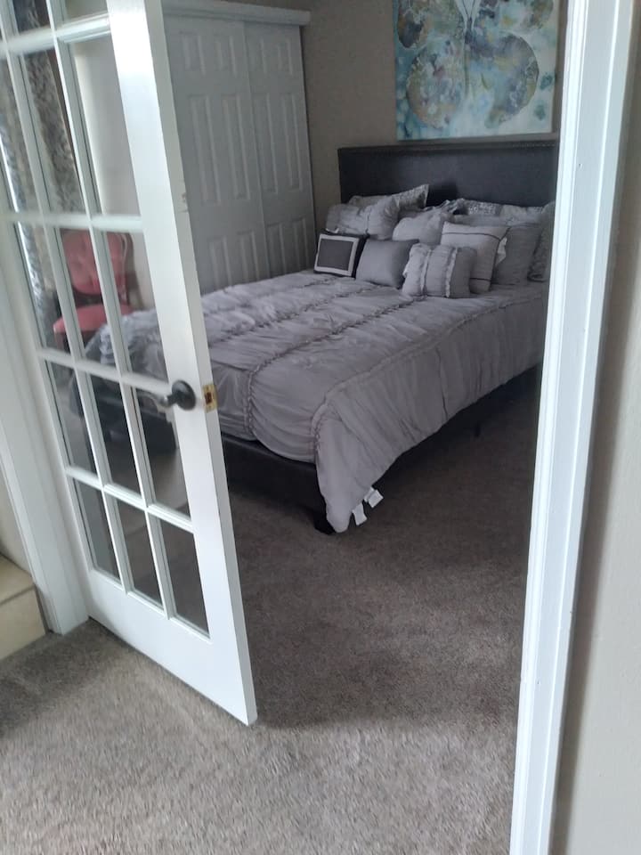 Dodatna spavaća soba s madracem širine 150–179 cm