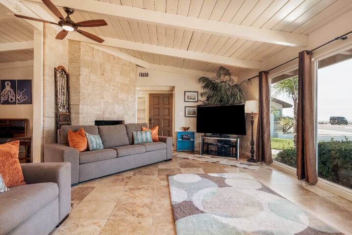 VILLA MAR VISTA-Spacious Oceanfront Home with Pool gallery image 5