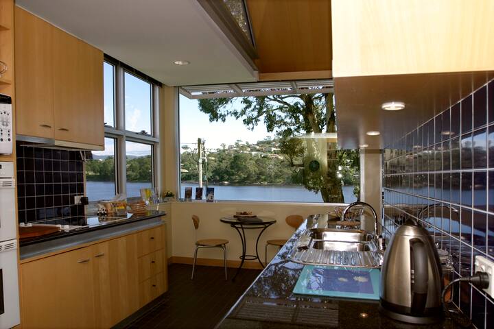 Waterfront – sleeps 7, Courtesy car gallery image 5