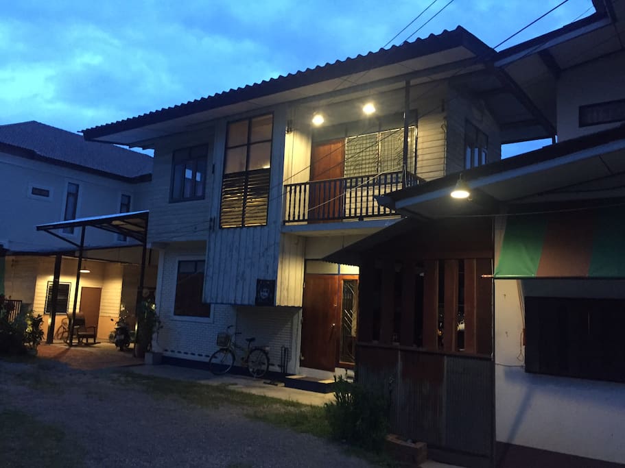 2 renovated retro homes