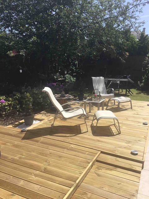 Successful Airbnb property: Studio 50 m from the sea with HOT TUB in Grandcamp Maisy