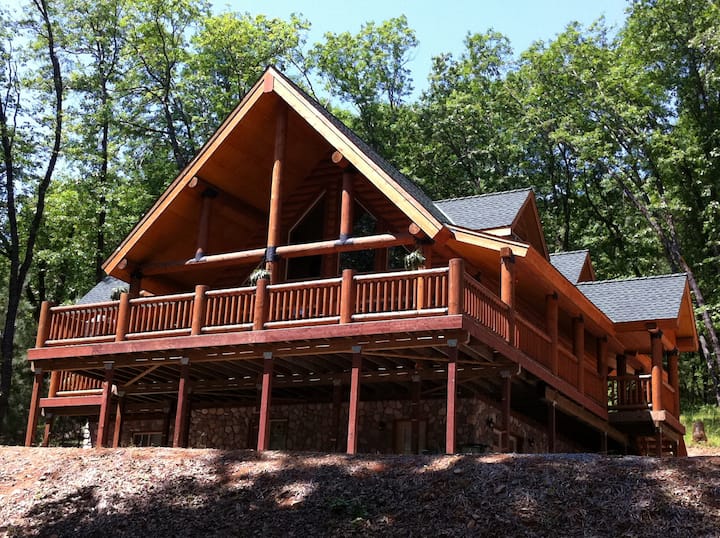 Myers Hillside Hideaway at Lake Shasta Cabins for Rent in Lakehead