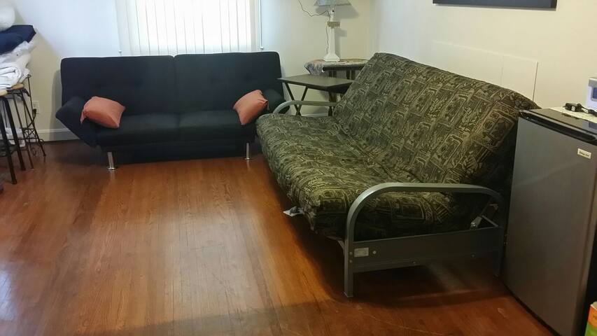 Cheap Vandy / Downtown Nashville CrashPad gallery image 4