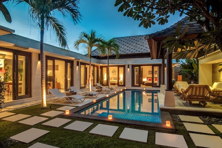 Charming Tropical Villa Kayu Aya - Seminyak