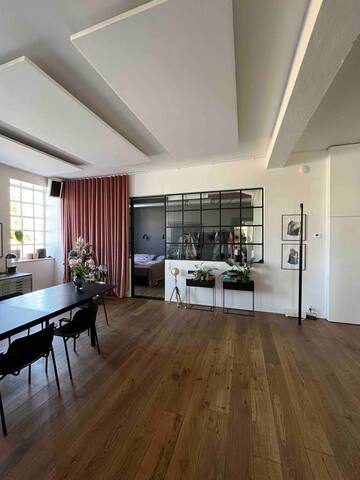 Big, Stylish, Central & near Beach gallery image 3