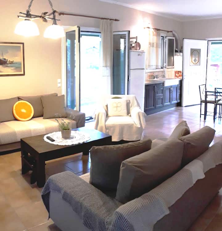 Rahat qonaq otağı və mətbəx .