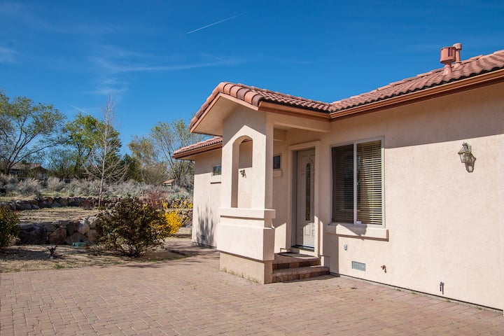Private And Clean Efficiency Suite With Views! - Reno, NV