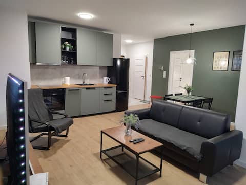 Krakowska - new large apartment, self check-in, balcony