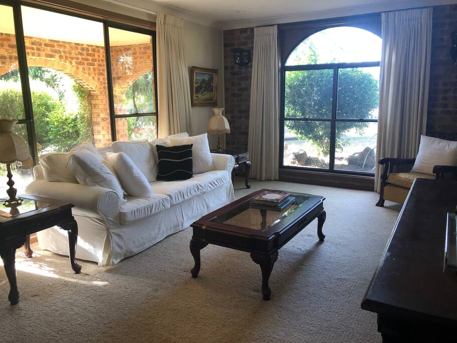Formal lounge area