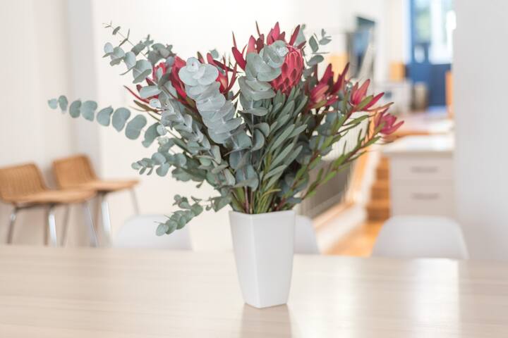 Stunning 5-star 4 Bedroom Designer House, Pyrmont gallery image 3