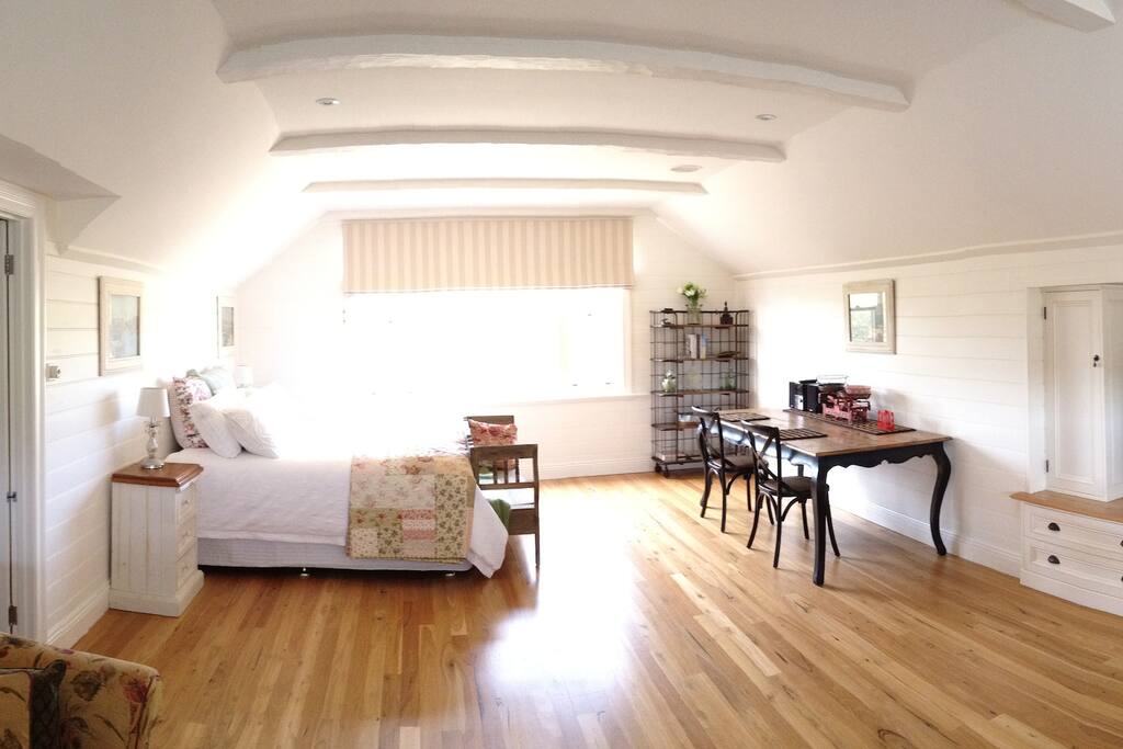 Living / Bedroom area, spacious room, complete with Flat Screen TV
