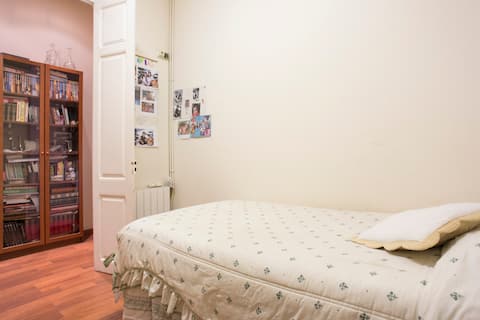 Indiv. room in Sabadell 3' . Est.Ferroc.