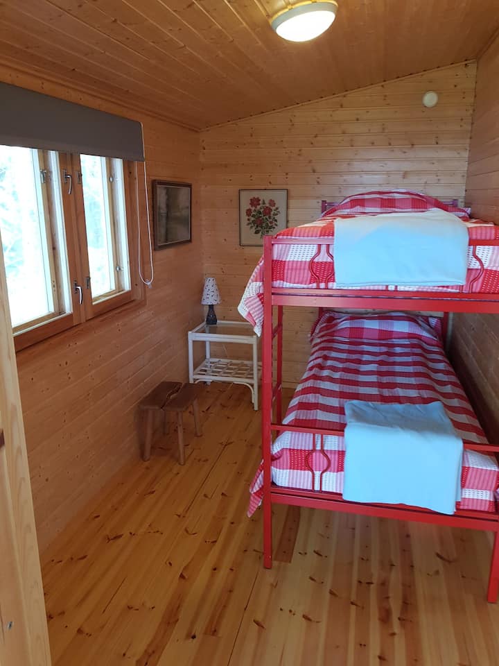 Საძინებელი საუნის კოტეჯში. 