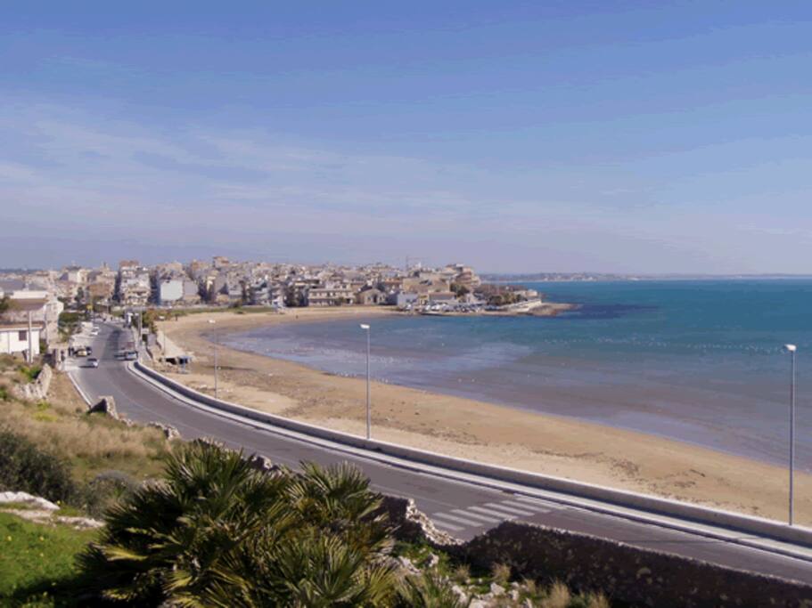 spiaggia adiacente